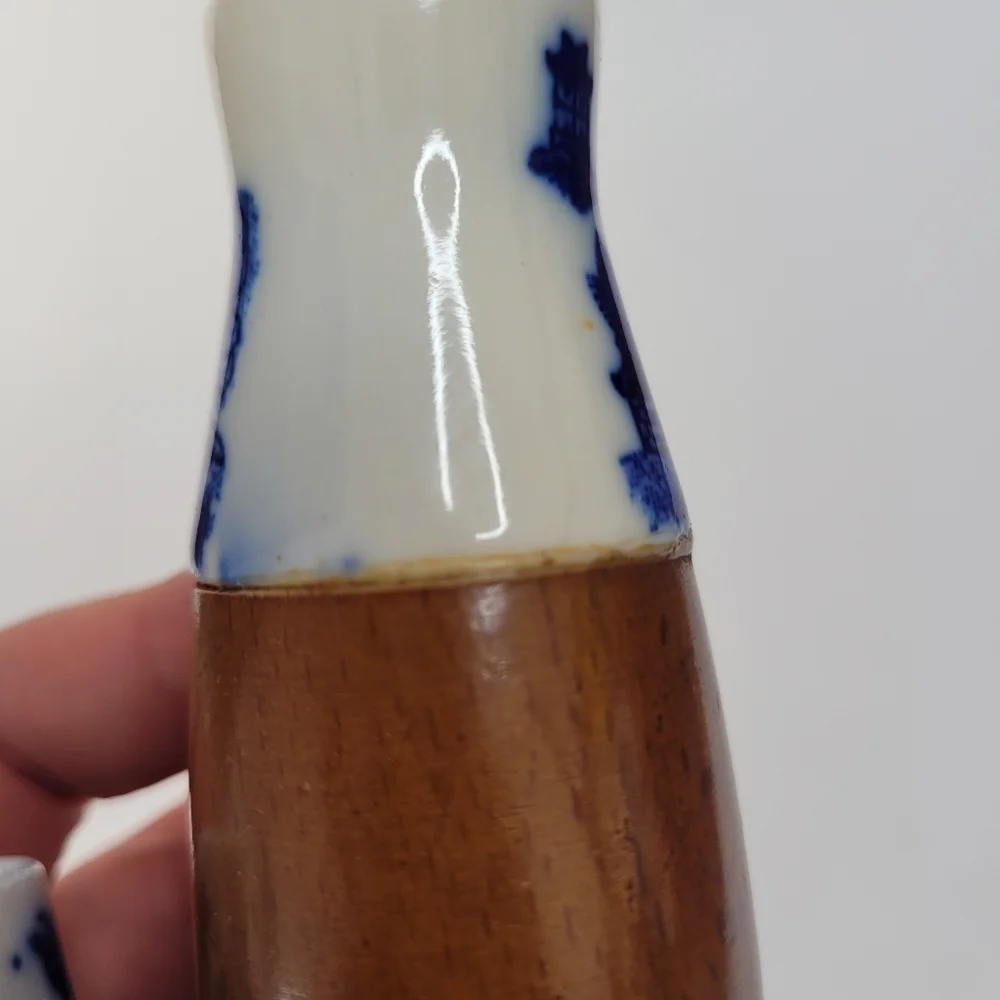 Vintage mid century wood and ceramic shakers - Picture 5 of 7